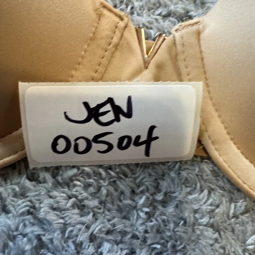 Victoria's Secret Multi-way Strapless Bra 32B Beige V-Hardware Padded Underwire